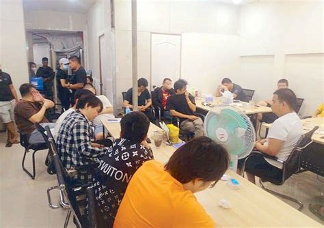 17 Chinese nabbed in Iloilo cybersex den raid .